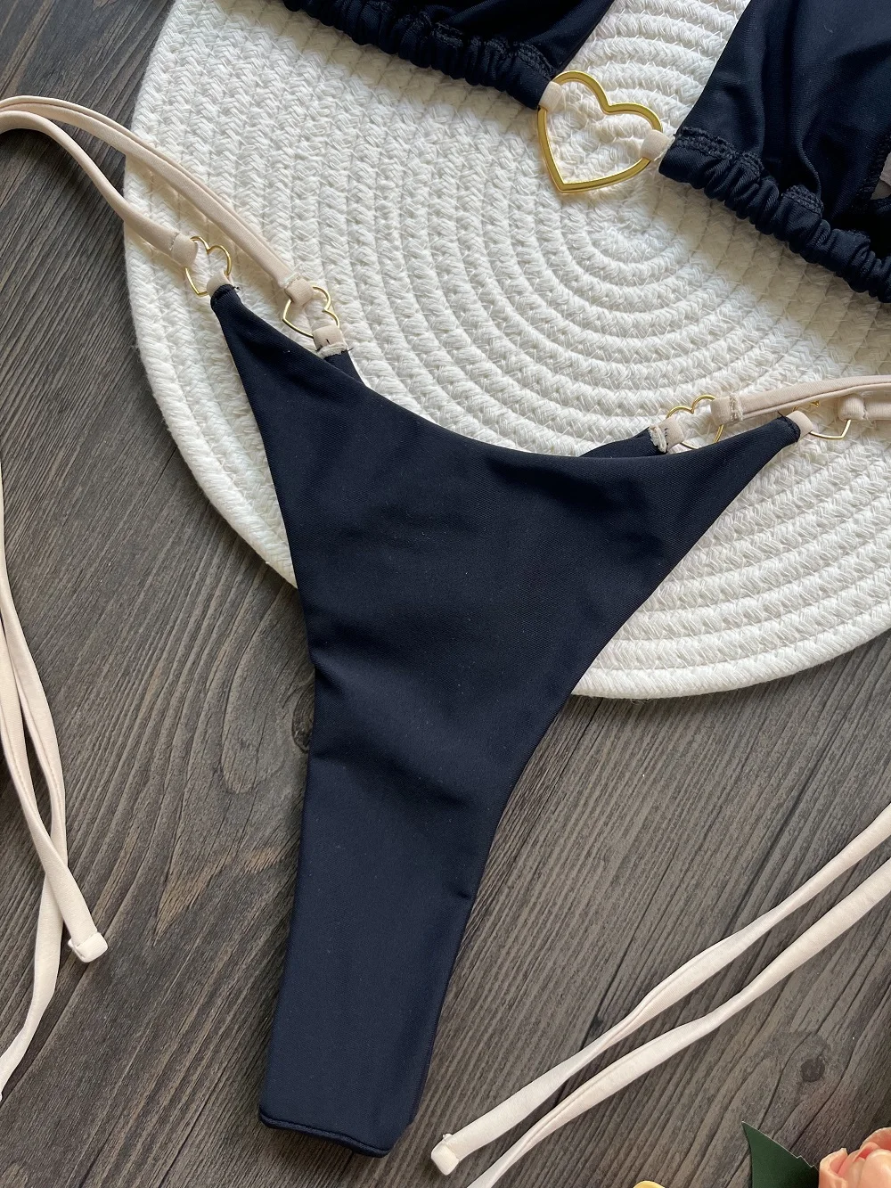 seksuali bikini maudymosi kostiumėlis