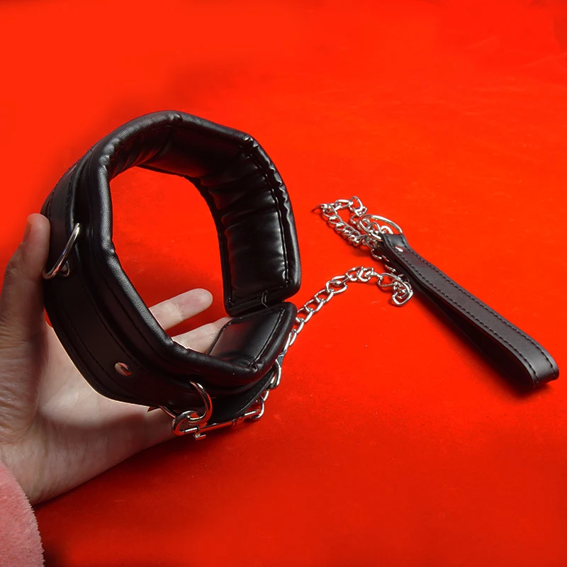 BDSM apybraiža su grandinėle