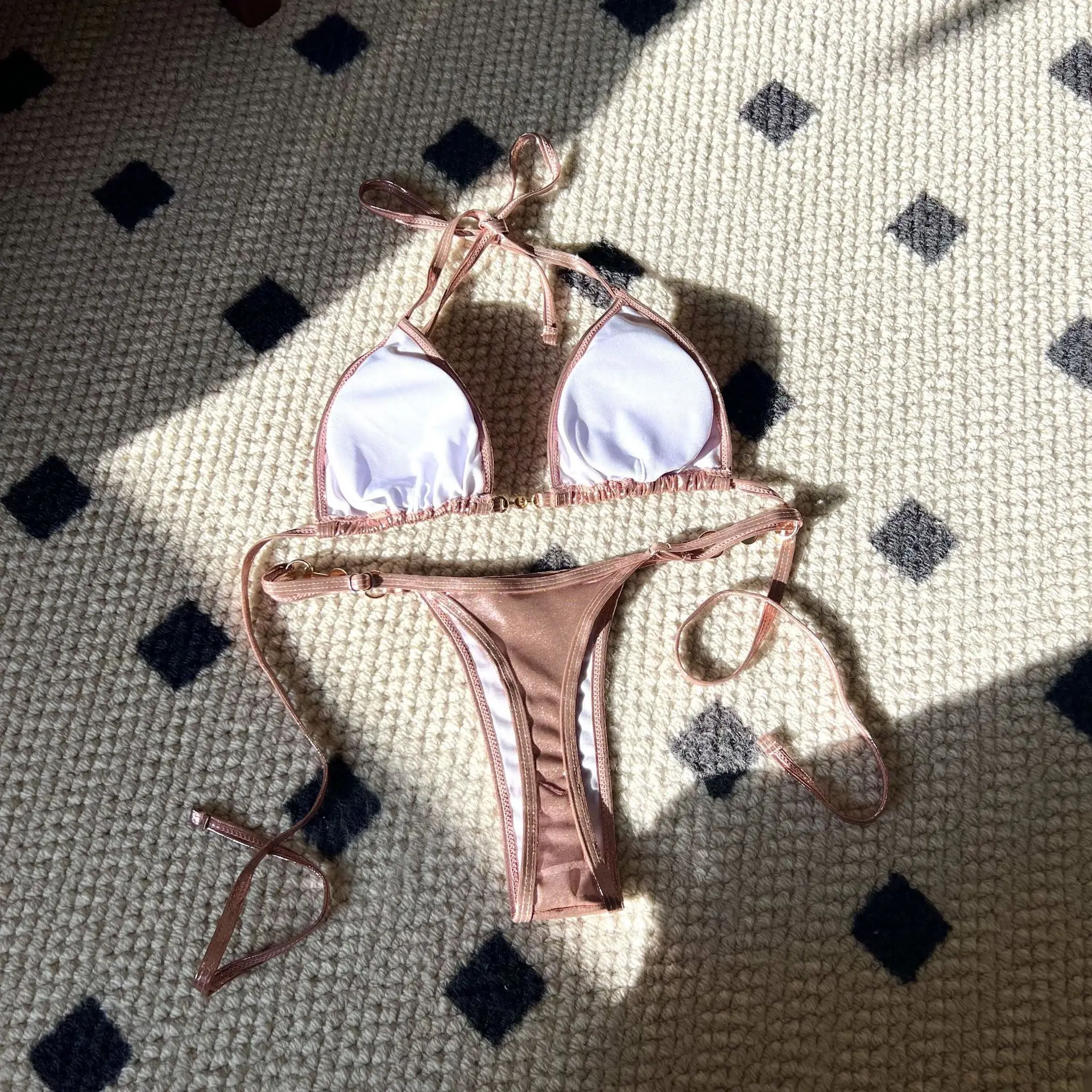rožinis mikro bikini moterims