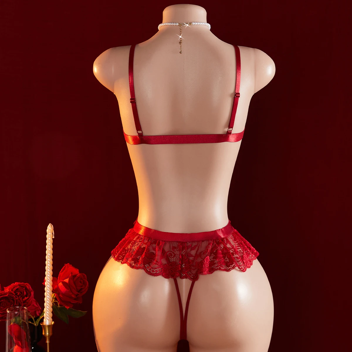seksuali nėrinė bikinė