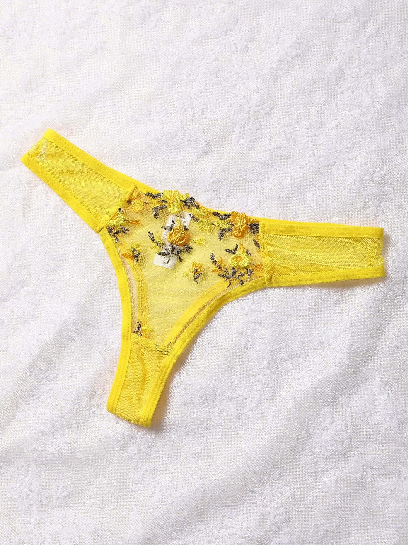 seksuali nėrinių komplektas