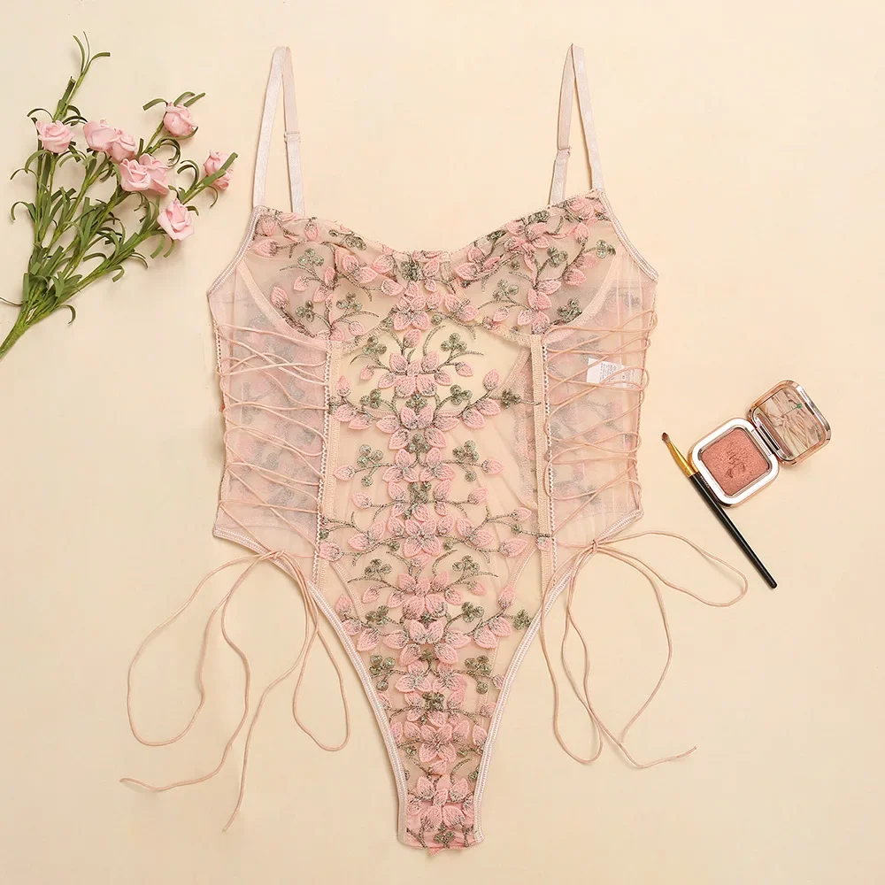nėrinės body suknelė moterims
