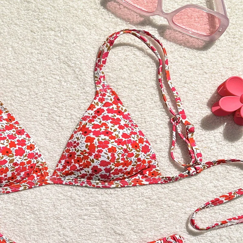 moterų maudymosi kostiumėlis bikini